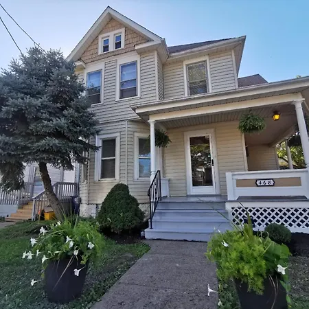 Prime Location! 4 Bedroom House Located Right Next To The Casino And The Falls